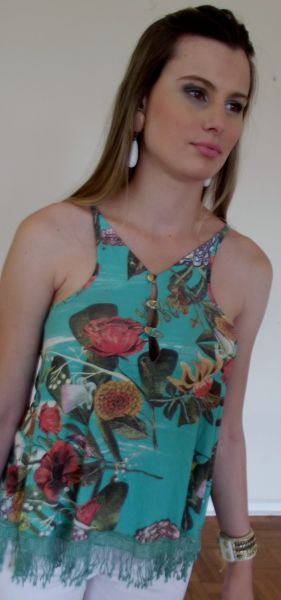 regata floral com detalhe em franjas