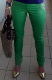 Calça em couro fake verde