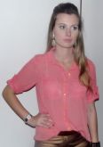 Camisa chiffon coral com botões dourados